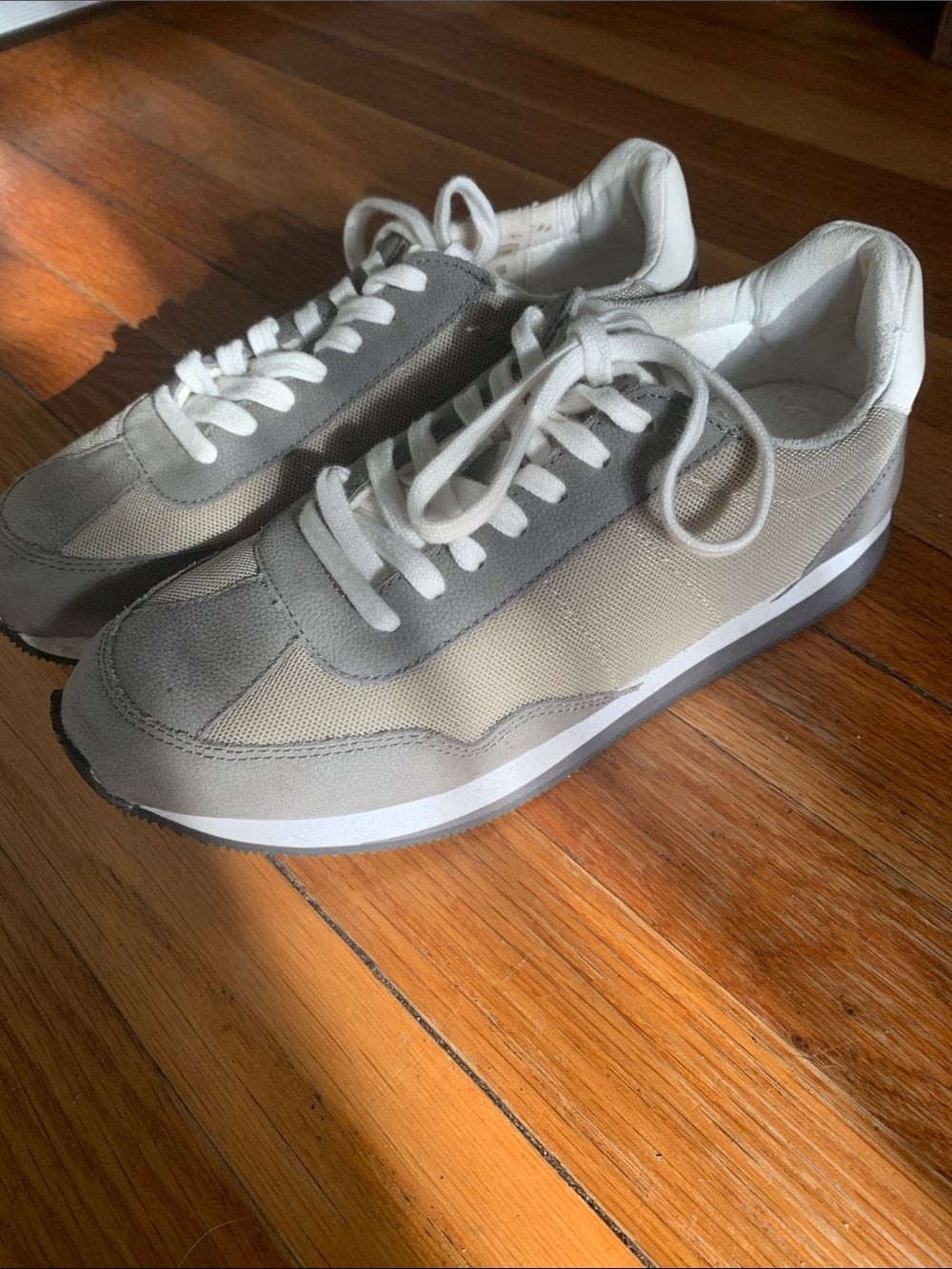 ☁️ Madewell Gray and White Sneakers ☁️